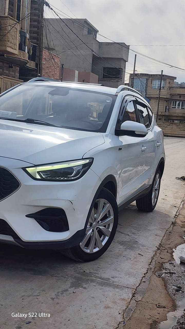 السلام عليكم
MG ZS 2020 Luxury 

مواصفات..

محرك 1.5L تنفس طبيعي
ناقل حركة CVT  ـ8سرعات
وضعية قيادة Normal/Sport
سايد بريك كهرباء
اوتو هولد
شاشة ابل كار بلي و سايك لينك
كامرة خلفية فقط
بانوراما+بردة سقفية
مري يدوي 
كشن يدوي 
كشنات جلد
تبريد قطعتين ثلج
دبل بصمة
ماشية 44.805  مايل                    71.688 كيلو متر
ضرر....
جاملغ سكن مبدل و مصبوغ 
لايت سكن مبدل
شبر حافية البنيد(موضع بالصور)

ملاحظة(بالنسبة للبطانة باب الخلفي موجودة فكيتها بسبب سويج الجامة محروكـ) 

تواصل ***********
متواجد اتصال و واتس اب
