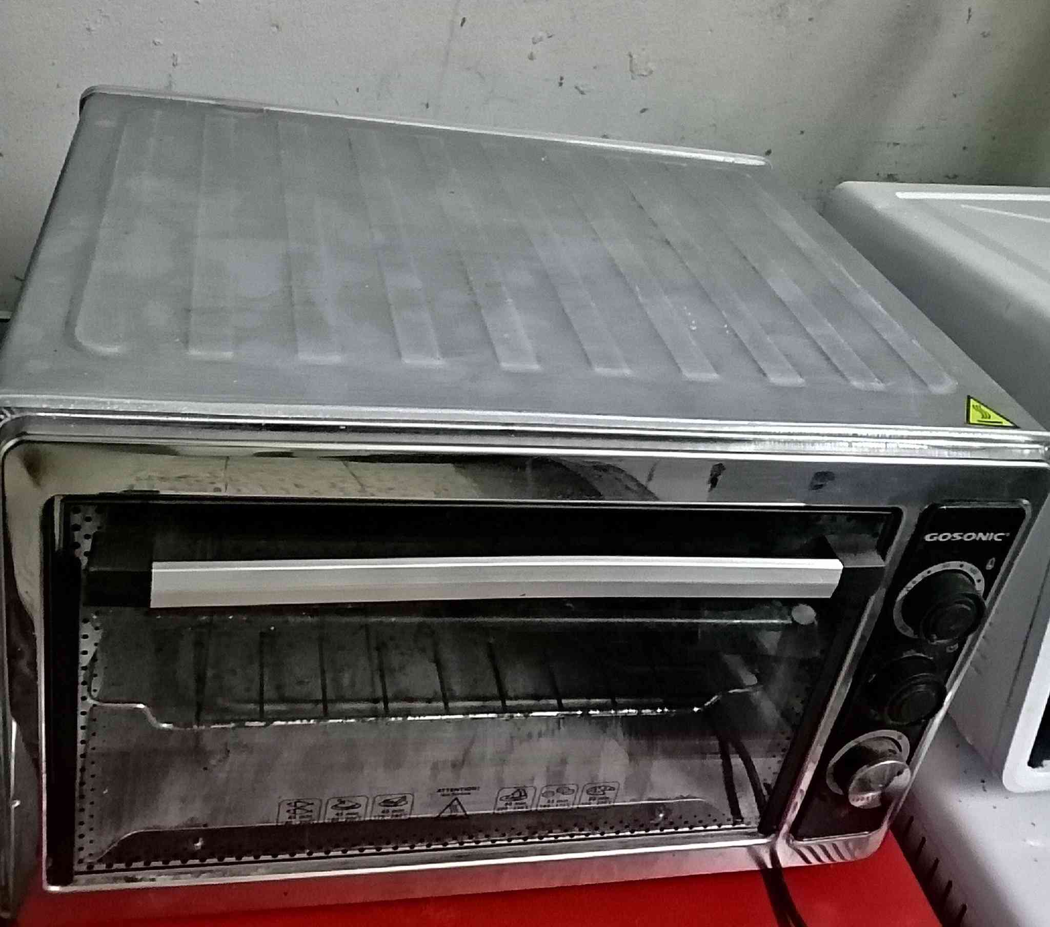 اوفن جوسنك حجم وسط 
حيل نظيف وتشغيل فول السعر ٣٠ الاتصال عالرقم *********** ويوجد خدمه توصيل
