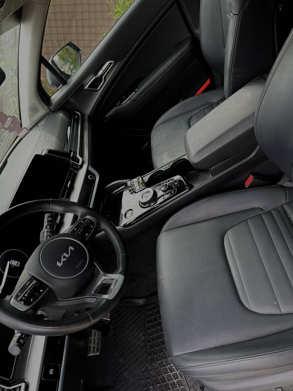 kIA SPORTAGE Sx-Prestige 2024 1.6 Hybrid plug-in
*plug-in*بلكن
.
*أعلى مواصفات برستيج (بلكن )ثلاث انظمه قياده
(شحن +هايبرد + بانزين) قليله ونادره خصوصا بهل النظافه 
والمواصفات …

ماشيه 13 الف مايل 

* المواصفات كلش هواي وموضحه بالصور اعلى شي بيه
فور ويل AWD
تقديم وترجيع بالريمونت
بنوراما 
كاميرات 360 درجه
حساس امامي وخلفي+ رادارات 360 درجه
كشنات جلد+ تدفئه وتبريد كشنات + ستيرن هيتر
جنطه كهرباء 
كير ماوس
لد داخلي متغير الالوان
كشن خزن ميموري

🚗الحادث كما موضح بالصور بدون صبغ نهائيا فقط جاملغ مبدل اصلي نفس اللون وبدون اي ضرر داخلي بدون لغد وبدون ايرباك جميع الايرباكات سليمه 🚗

المكان بابل - الحله

***********

السعر 238$ والرقم مجاني على الدوله تترقم جميع المحافظات.
