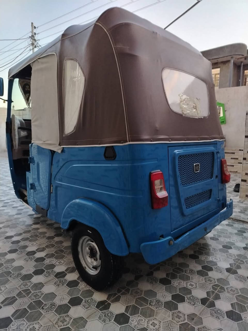 سلام عليكم تكتك البيع مديل ٢٣ وراق بس
مكان البطحاء رقم ***********
