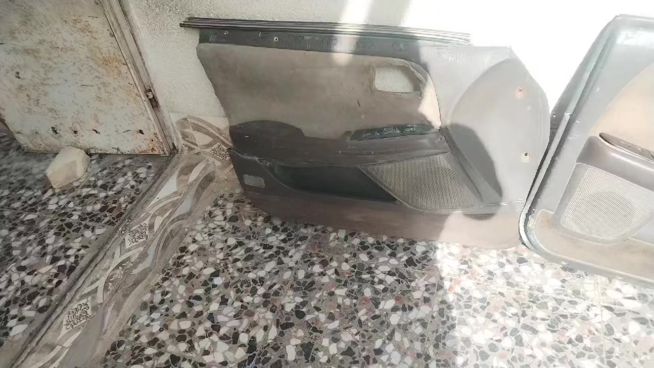 السلام عليكم من رخصت مدير الكروب دشبول مارك +٣بطاين جهت السايق و٢ ولوره وهذا رقمي *********** وانه خادم
