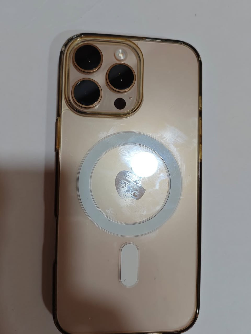 السلام عليكم ورحمة الله
16 pro max 256 
البطارية 100 مشحون 132 قابل للزيادة 
نورمال الجهاز مامبدل اي قطعة بي 
بي فقط طخات بسيطة وصغيرة كلش ولا مبينات الا تركز عليهن ومامأثرات بالاستخدام ولا عالكاميرات موضحات بالصور عدى هذول الطخات الجهاز مكفول من اي خلل 
ملحقاته الكارتون والكيبل الاصلي مال جهاز 
السعر 1,400,000  وقابل للتفاوض بي مجال بسيط 
العنوان بغداد الامين الثانية فلكة الحدادين 
***********
