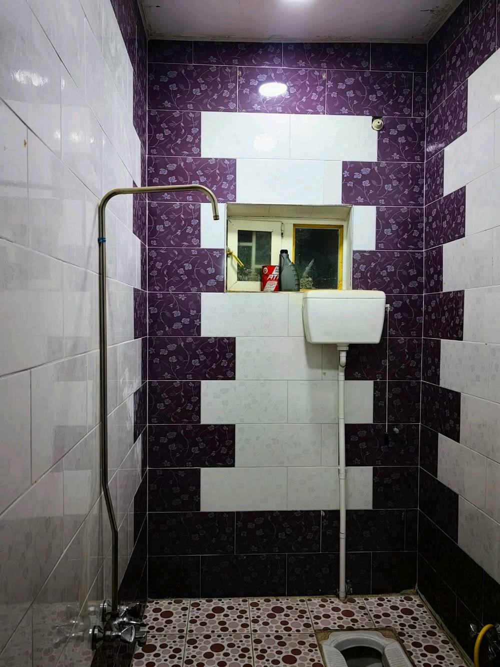 بيت للبيع بناء درجه اولى مسلح حي المعلمين الجديد شارع البطاقة الوطنية قرب اسواق طيوفه المساحة 156 متر  يحتوي على 3 غرف نوم صالتين 3 حمامات واحد غربي وشرقي، المطبخ يحتوي على كاونتر HDF جديد وسيراميك تركي وزارة البيت سيراميك تركي ، السطح ايزوكام، ارضية البيت مرمر فوليت تركي درجة أولى الدرج مرمر مع محجر الطابق الثاني سيراميك، كراج سيارة مع سقيفة، مع مقطورة وسخان وماطور ماء...
لمعرفة السعر على الرقم ادناه ***********