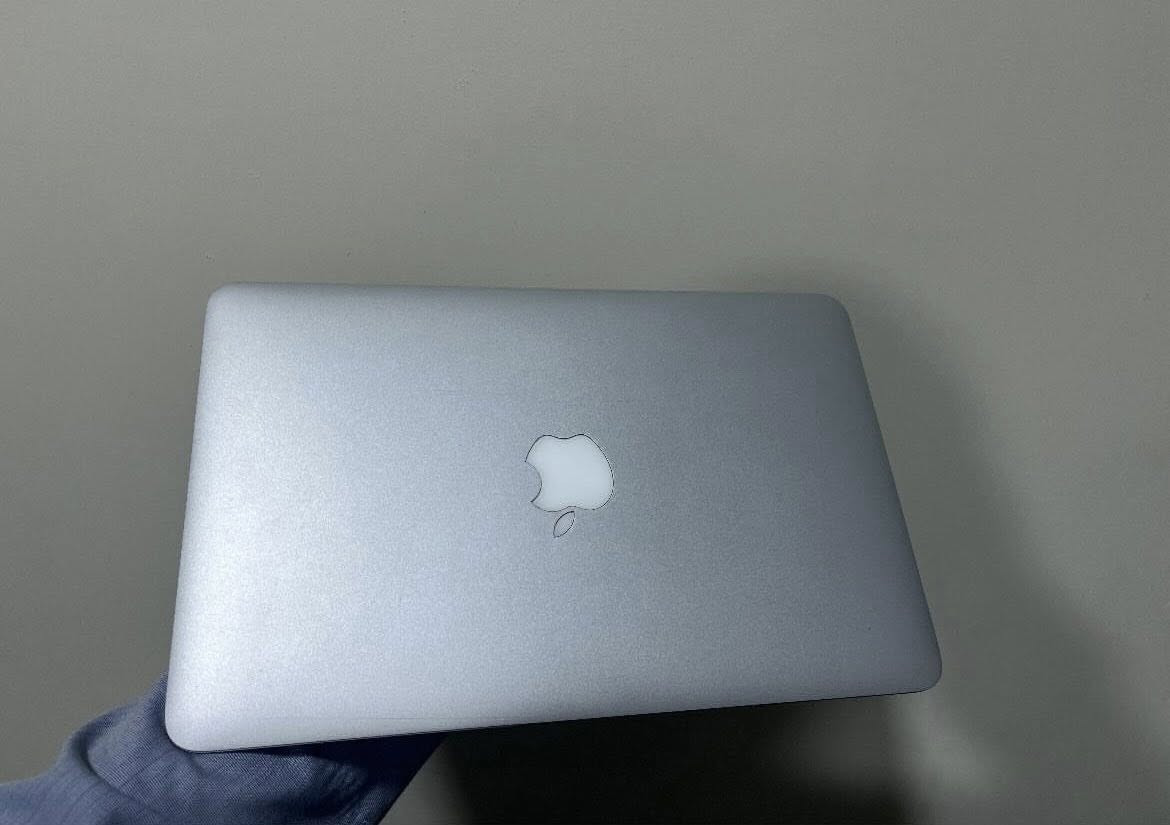 للبيع
لابتوب ماك بوك Air 2014 
كور آي 5 
السعر 150 الف 

‭0786 498 1555‬
