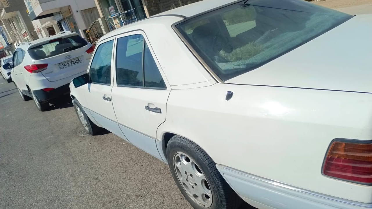 مارسدس للبيع موديل 1995 رقم نينوى الماني شرط التحويل  كابون بنزين محرك اربعه سلندر سي كير توماتيك تبريد ثلج 🥶🥶 داخل صاج غرفتها جديده السياره وضع شركه  صبغ ملاحظات قليله السعر 75$ وبيهااا مجال ***********♕♕♕***********
