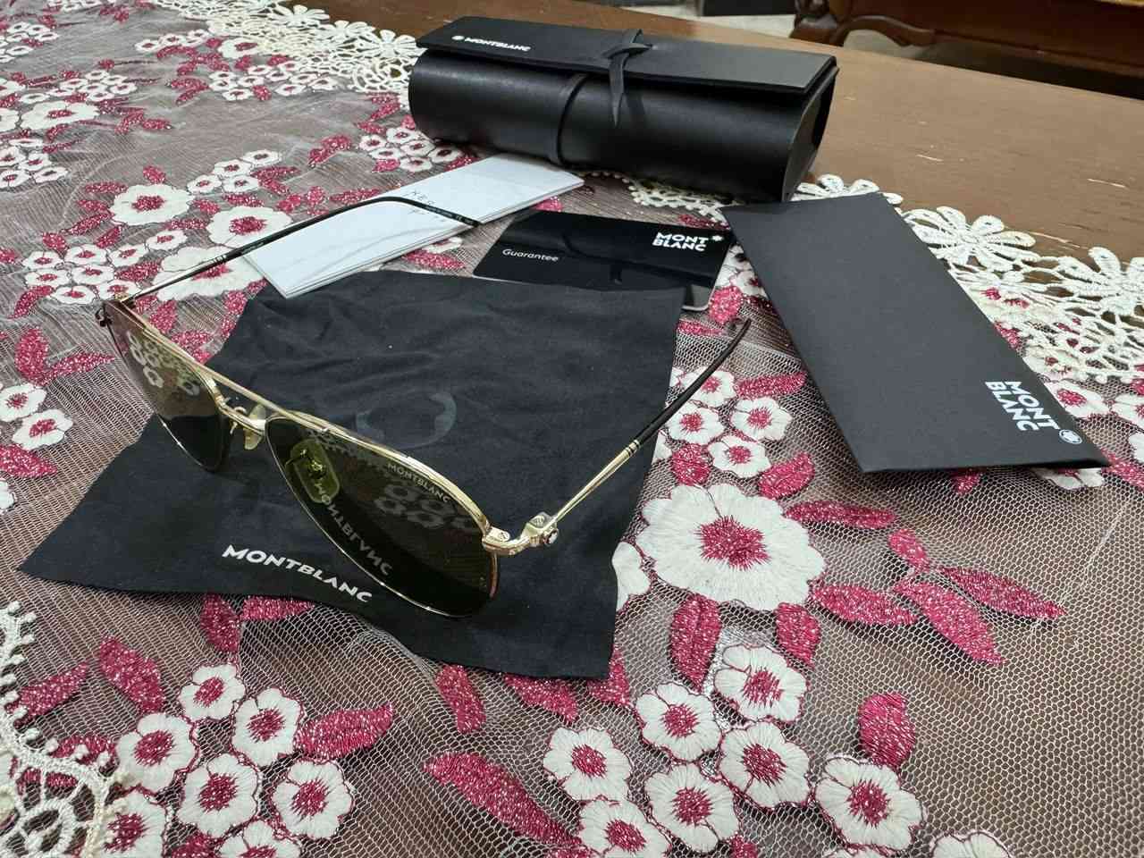 السلام عليكم 
نظارات شمسيه 
براند اصلي غير مستعمل 
MONTBLANC
الموصفات مرفوقه بالصور للبيع  الاتصال او مراسله وتساب
***********
