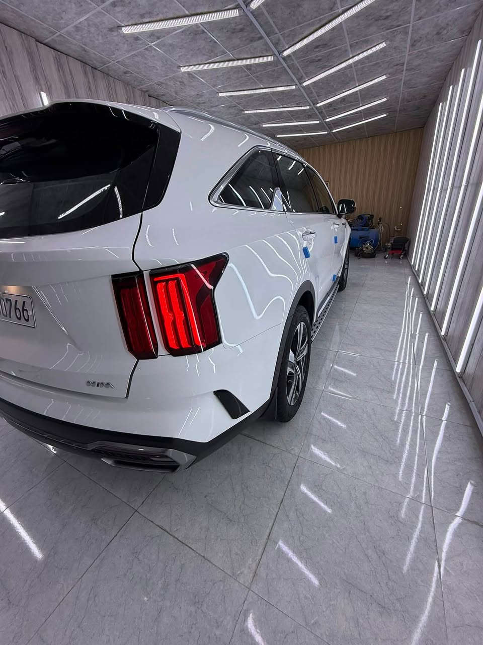 السلام عليكم
للبيع 🚗 سورنتو موديل 23 خليجي فووول مواصفات 

🚗 السياره فوووول للاخير اعله فئه 

🚗  مقاعد جلد مقاعد اماميه تدفئه + تبريد  

🚗  مقاعد الامامي تحكم كهربائه ثنينهم 

🚗 السقف بانوراما 

🚗  كامرات عدد 5  + 360 درجه

🚗 صندوق كهربائي 

🚗 دوس السياره بلاد 

🚗محرك 350  ( 6  سلندر )

🚗وباقي المواصفات المعرفه بكل سورنتو درايف مود مثبت سرعه مانع انزلاق حساسات امامي خلفي ووووو للخير كل موصفات
السياره ستعمال شخصي خذتهه زيرو من شركة الراوي رقم شمالي ( اربيل ) بأسم الشركه حالين تريد وكاله تريد بأسمك

بيهه بارد بحافت الجاملق مأشر عليه بصوره ورصعه بالبه هم ماشر عليهه وباقي مكفول 

ماشيه 57  الف 
دهن كله بشركه ابدل 

مكان السياره البصرة 

السعر , 290 
  
تشوف السعر ميناسبك تولي اخوي فدوه الك السياره اعبر مشنوري شراي اتصل وبعيني وتدلل 
*********** 
واسف للاطاله
