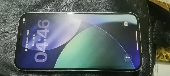 ايفون 12pro max ذاكره 256.     
جهاز مبدل بس شاشه اصليه السعر 450 وبيه مجال بسيط
بطاريه. 80 متصرف 
***********
