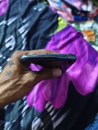 ايفون ١١ برو ماكس • ٢٥٦ • ضهر مكسور