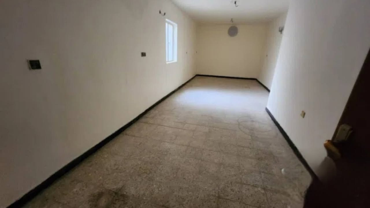 بيت تجاري للايجار 

الموقع /الحارثية /مقابل جسر المرور 

المساحه/200م

المواصفات 
طابقين 
6غرف نوم 
2حمام
2مطابخ
2صالات 
2حولي 

مخصص فقط للشركات التجاريه أو مركز طبي او لأصحاب الشركات والمكاتب 
التجاريه 

سعر الأيجار/38،000$

تجاري/***********
#تجاري
