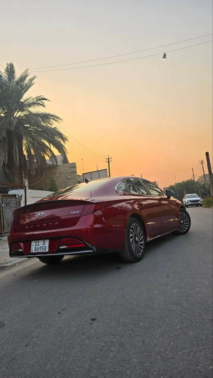 السلام عليكم .
سوناتا 2023 ماروني هايبرد 
محرك 2000 هايبرد 
سقف بانوراما 
كامرات 360 محيطية
انارة دشبول بلادي متغير الالوان 
تحكم بالبصمة تقديم وترجيع
تشغيل عن بعد 
تبريد قطعتي 
تشغيل كامرة مع الاشارة لرؤيه جانب السيارة 
حساسات نقطة عمياء 
سماعات Boos
بردات خلفية بلادي 
فول مواصفات ( vip )
سيارة ماشية 45000mil

حادث السيارة موضح بلصور سرقه جاملغ الراكب 
تصليح بلبنيد مصبوغ نصه 
بدووون ايرباك ( الايرباكات سليمة ) 
سيارة جاهزة من كل النواحي حته تخم تاير جديد 

السعر : 19500$ وبي مجال بسيط 
العنوان : الاعظمية 
الهاتف : ***********

( غير متواجد دائماً على الفيسبوك )
