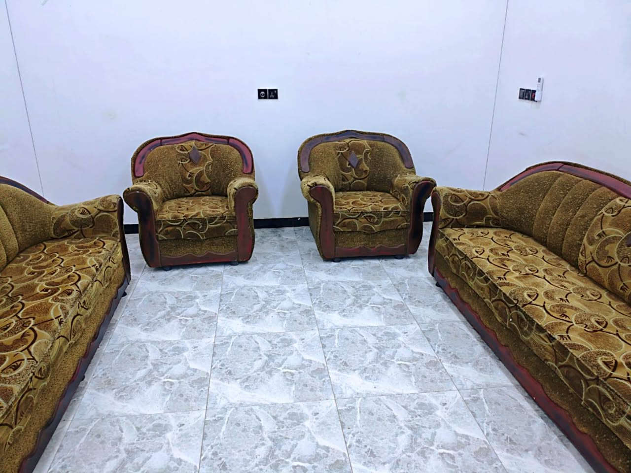 تخم ١٠مقاعد نضيف  الا سكان الصناعي النزله الثالثه واكو توصيل ناصريه  فقط ***********
