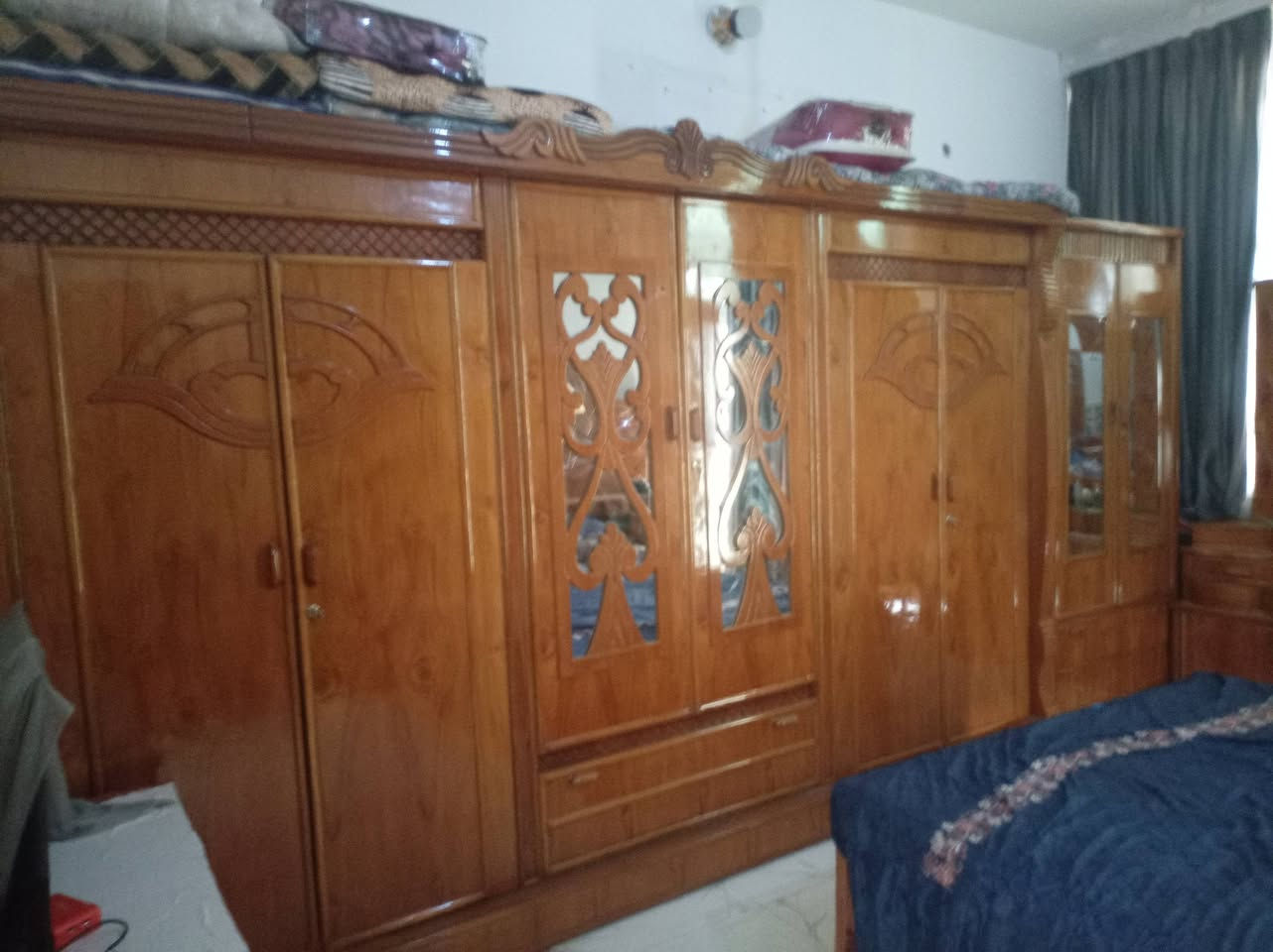 غرفه داخل خارج صاج لبيع ٦طابق واحد ***********

