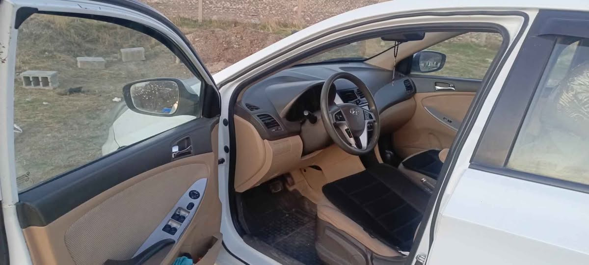 هوندا اکسێنت مۆدێل 2012
کێر تۆماتیك و عادیە مەکینە16ی گەورەیە
ناوزەردە وچام کارەبایە گێر و مەکینەی بەشەرت مەکینەی نەکراوەتەوە رەقەم باریکە سەنەوی و هەزەی نوێیە
جەمپێکی خەفیفی پشتی هەیە پێشی کەپسە پارچەك و هەردوو دۆسەی سبوغە سعری 99 مەجال 
بۆ پەیوەندی***********  
*********** ڤایبەر شقلاوة, أربيل
