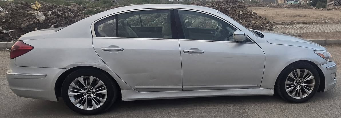 🚗 للبيع: هيونداي جينيسيس 2013
📍 مكان السيارة بلكوت مركز مدينة  /
📞 للتواصل: ***********/***********/
💰 السعر: 110 ورقة – قابل للتفاوض
🛠️ المحرك: 6 سلندر – 3800cc

⚠️ بصمه السيارة 
• وارد أمريكي
• حادثها الجاملغ الخلفي فقط
• مصبوغة احزام اثر جراد فقط 

⚙️ المواصفات: فول عده الفتحة 
• تخم تاير جديد 
• تحكمات ستيرن
• شفتات ستيرن
• تحديد سرعة
• جامات اوتو
• لايتات اوتو
• سيستم سماعات infinity ♾
• تدفئة وتبريد قطعتين 
• رادارات جانبية
• حساس أمامي وخلفي
• والعديد من المواصفات الاخرى 

📌 تفاصيل إضافية
• رقم السيارة: بغداد الدولي الجديد
• بيع امراوس حسب القناعة 
• لون السيارة: سلفري
