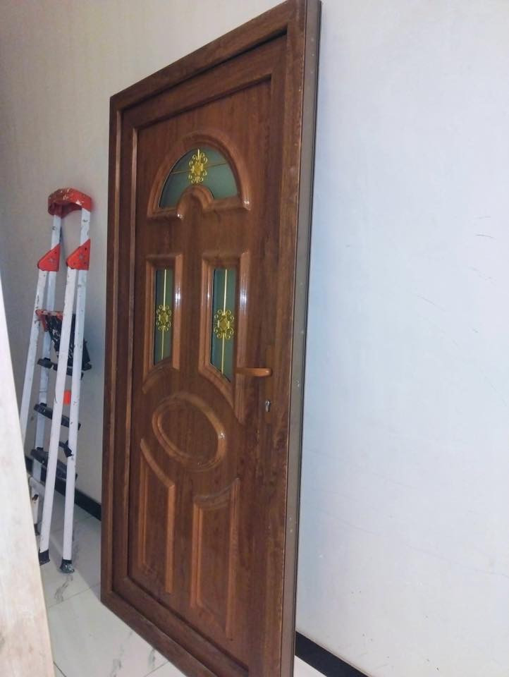 السلام عليكم باب بي سي جديد نوع ثقيل مارهمت عندي بالبيت اريد ابيعه ب65 قياسها 2*3  مبايل***********
