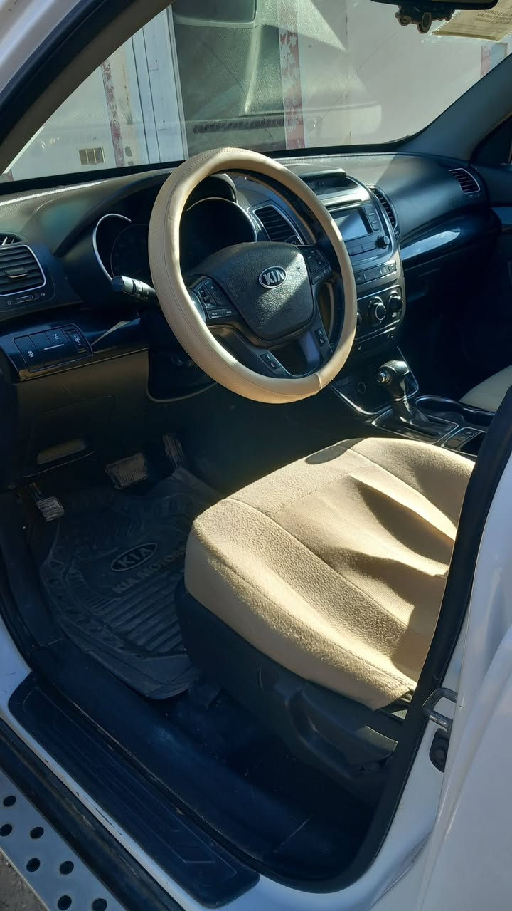 السلام عليكم 
للبيع 
سورنتو موديل 14
وارد امريكي  بيه قطعتين تبديل جاملغ وبنيد بدون دواخل 
مكينه 2400 دوش 
4 راكب 
بردات خلفيه 
كشن تدفئه 
تحكم جهتين 
نضام Eco 
مواصفات نص فول 
سياره مكينه وكير حداديه جاهزه 
بيه بك لايت مكسور وتريشه جامه اماميه طايره فقط 
سعر سياره 150 وبيه مجال مكان بابل القاسم 
***********
