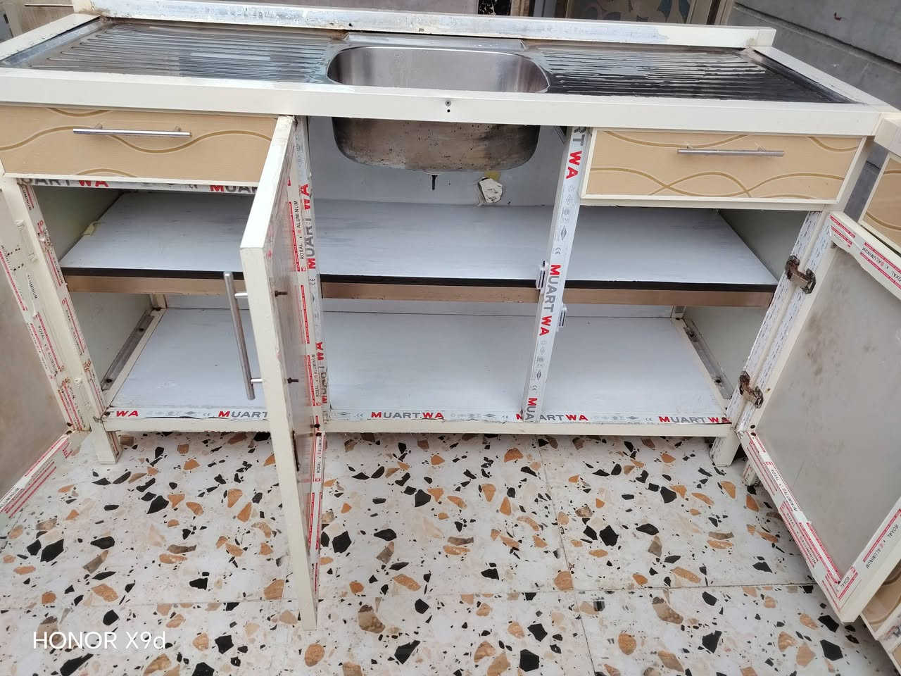 كاونتر مترين 3 قطع مابي اي عيب السعر 225 وبي مجال ***********
