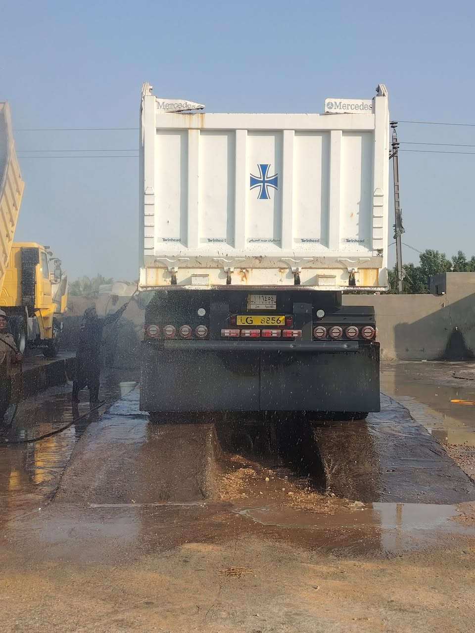 السلام عليكم
قاطره ومقطوره للبيع اكتروز  2011
***********
