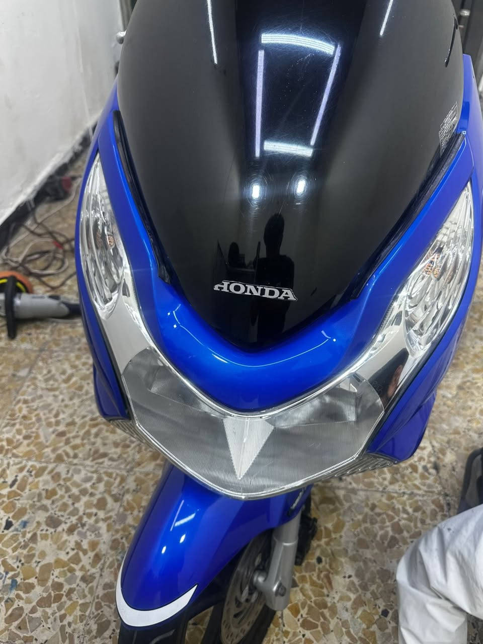 السلام عليكم بي سي اكس مكفوله للبيع جيل الاول ياباني مكينه 125ماشيه 29 السعر ب13ونص وبيها مجال مكاني بغداد مدينه الصدر رقم ‭ ‭٠٧٧١ ٣٦٣ ١٠٧٤‬
