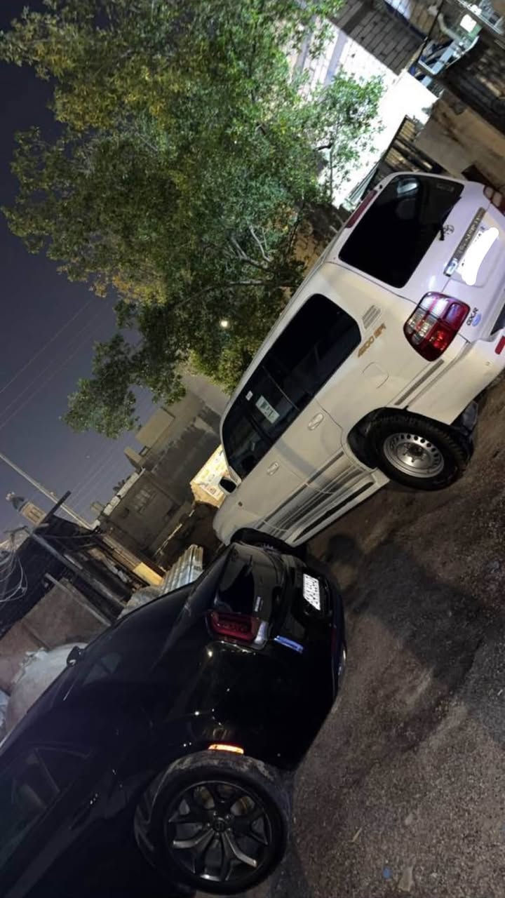 للبيع تويوتا لاند كروز GXR موديل 2004🚗
موديل: 2004

الفئة: GXR

محرك 6 سلندر 4.5 لتر بنزين

قير أوتوماتيك

دبل ثقيل وخفيف

دفلوك

فتحة سقف

ثلاجة

مكيف 3 قطع أمامي وخلفي وسط

مرايا كهربائية

زجاج كهربائي

هوك بلادي

داخلية نظيفة

عليها تايرات  اصلي ورنك اصلي

بيها قطعتين صبغ فقط بدون شواصي

ماشيه 225 

رقم اربيل سنويه لل2030 باسمي
مكان سياره البصره 

📞 للتواصل: (***********
