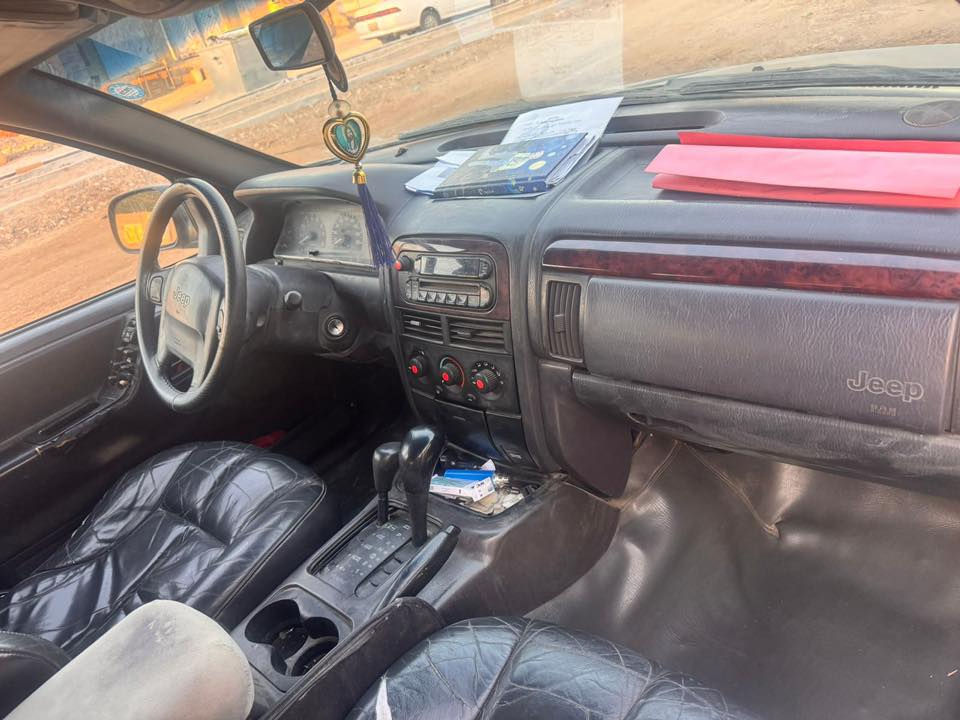 السلام عليكم 
جيب لاريدو 
مديل٢٠٠٠ محرك وكير جدد محورات مال جنون ٦ سلندر توه شادهن
يعني حط راسك ونام رقم جديد  رقم شمالي سليمانية تحويل مباشر 
مكاني بصره قضاء المدينه
رقم الهاتف
***********
***********
