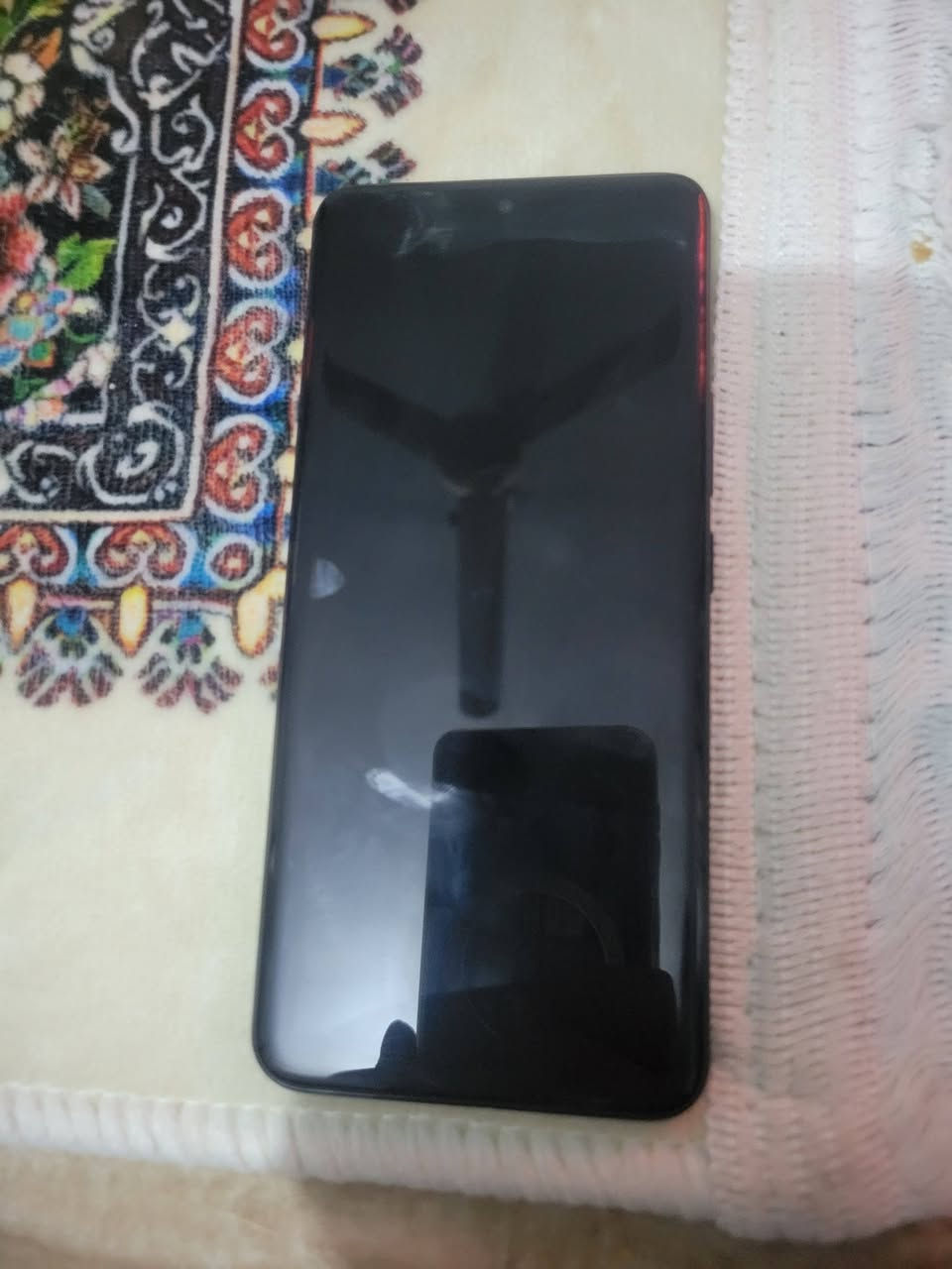 سلام عليكم هونر 90 ذاكرة (٥١٢) بطاريه 500 MAh, جهاز يخبل كامرته اخو جديد وبلعافيه عل ياخذه سعر 325قفله 
مكان بغداد بلديات ***********
