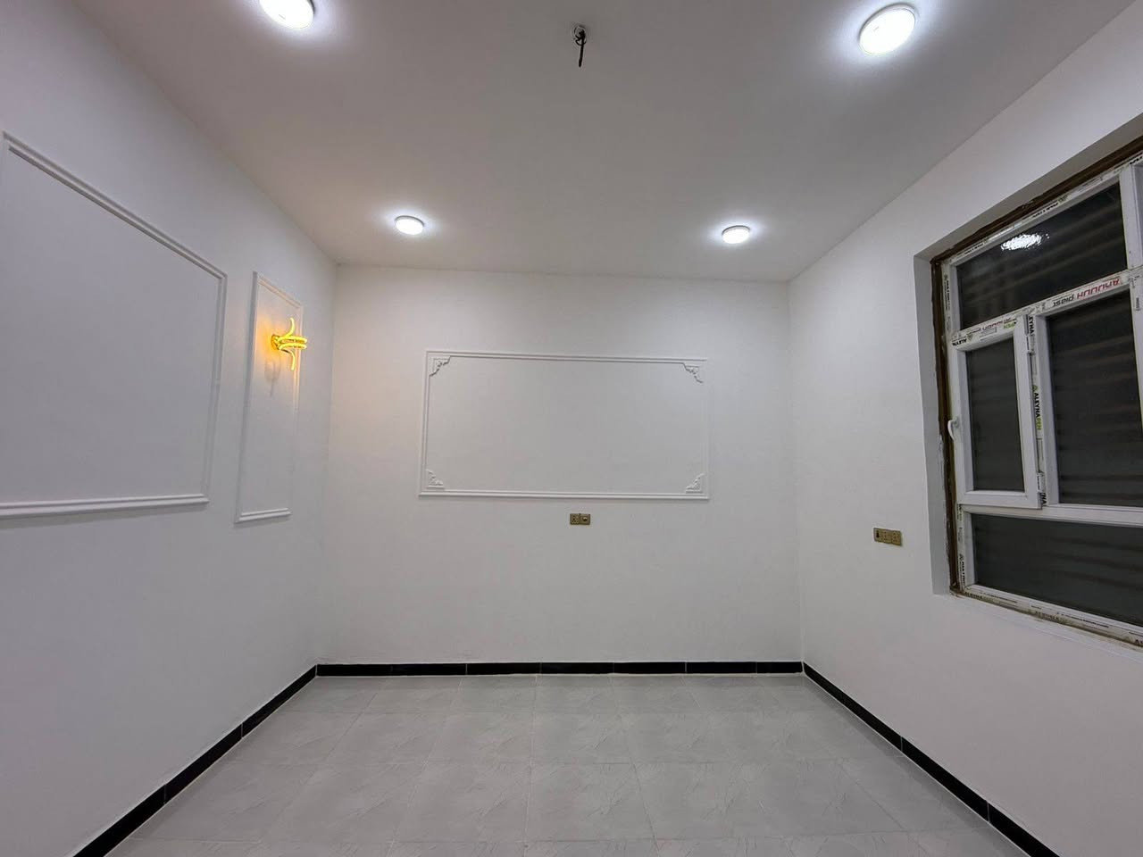 ⭕ بيت للبيع طابو زراعي سند 25 )(مشمول تطويب خدمات تبليط_)
⭕️المساحة 100 متر مربع ركن الواجه 10 ونزال 10
⭕️العنوان الدار  / التقية الثالثة _ داخل مجمع الروان النموذجي 
⭕️بناء البيت 2025
⭕️بناء  مسلح 

—————————————  لانتعامل برفع سعر العقار عن سعرة الاصلي نجمع البائع بالمشتري مباشرتا
           تـــفـــاصـــيـــل الـــدار 
(كونكريت مسلح )
⚜️ غرفة
⚜️صالة 
⚜️استقبال
⚜️مطبخ 
⚜️مجاميع صحية 
⚜️طارمة  
ــــــــــــــــــــــــــــــــــــــــــــــــ
​——————————————-
#متابعة_الصفحة
#لـــمـــن يـــرغـــب فـــي عـــرض عـــقـــاره لـــلـــبـــيـــع او الايجار  يـــرجـــى الــتــواصــل مــعــنــا ع خاص

———————————————————للاستفسار مراجعه مكتب المدينه التقيه3 الفرع المقابل لمعمل غاز الديوانيه او الاتصال
 *********** واتساب
‏‪0783 027 9730‬‏
