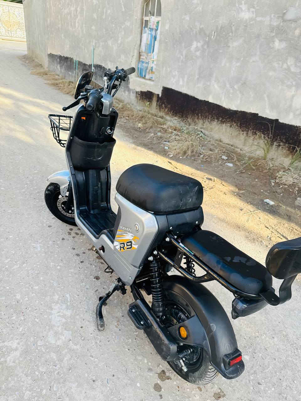 دراجه R9 البيع السعر  خاص ***********
