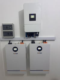 ٢٥ أمبير • إنفيرتر Deye ٨ كيلوواط • ألواح Longi ٦١٥W×١٤