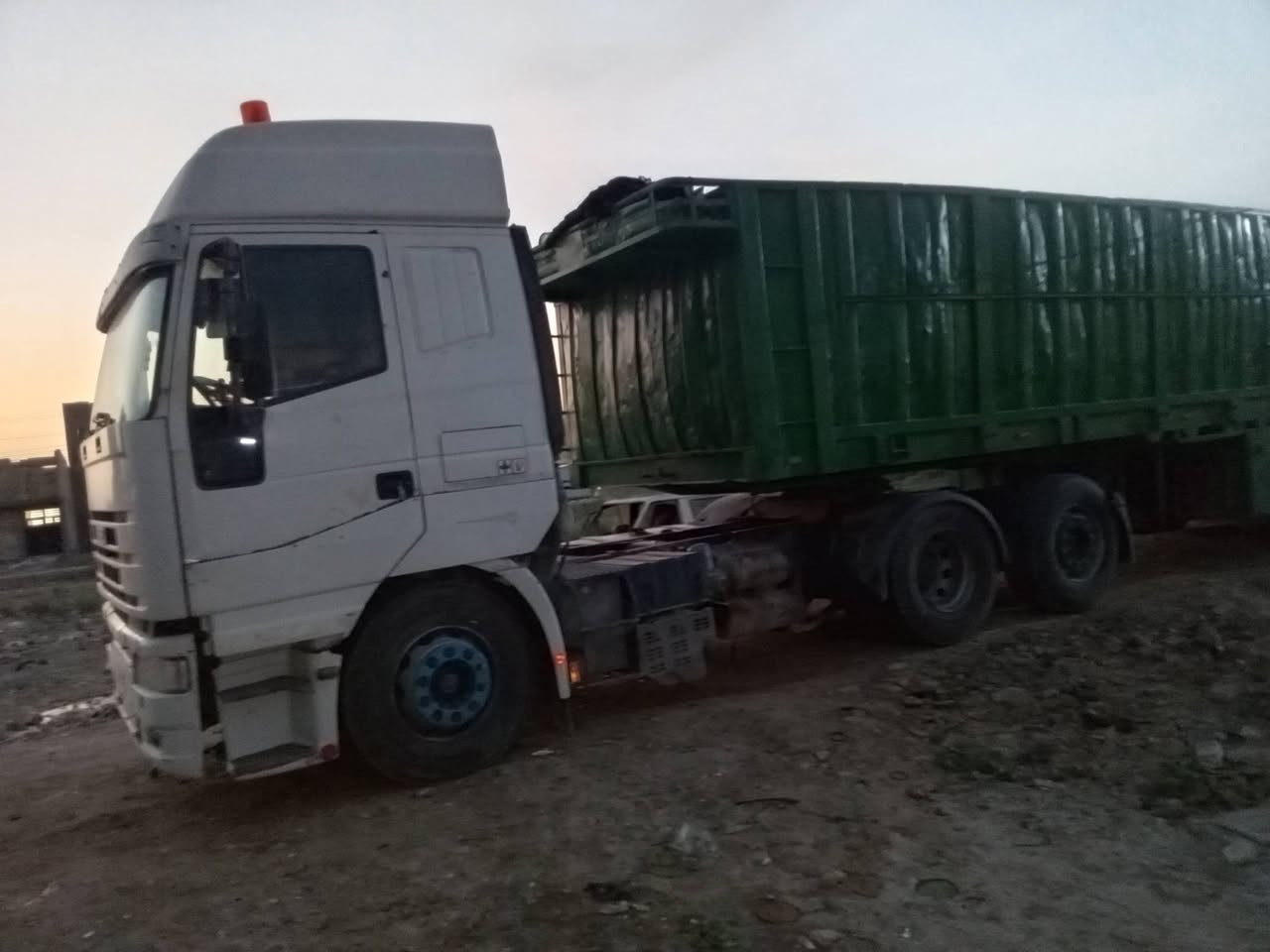 للبيع افيكو موديل 2000 رقم بغداد تحويل مباشر مكان السياره بغداد السعر ٨٠ / ***********
