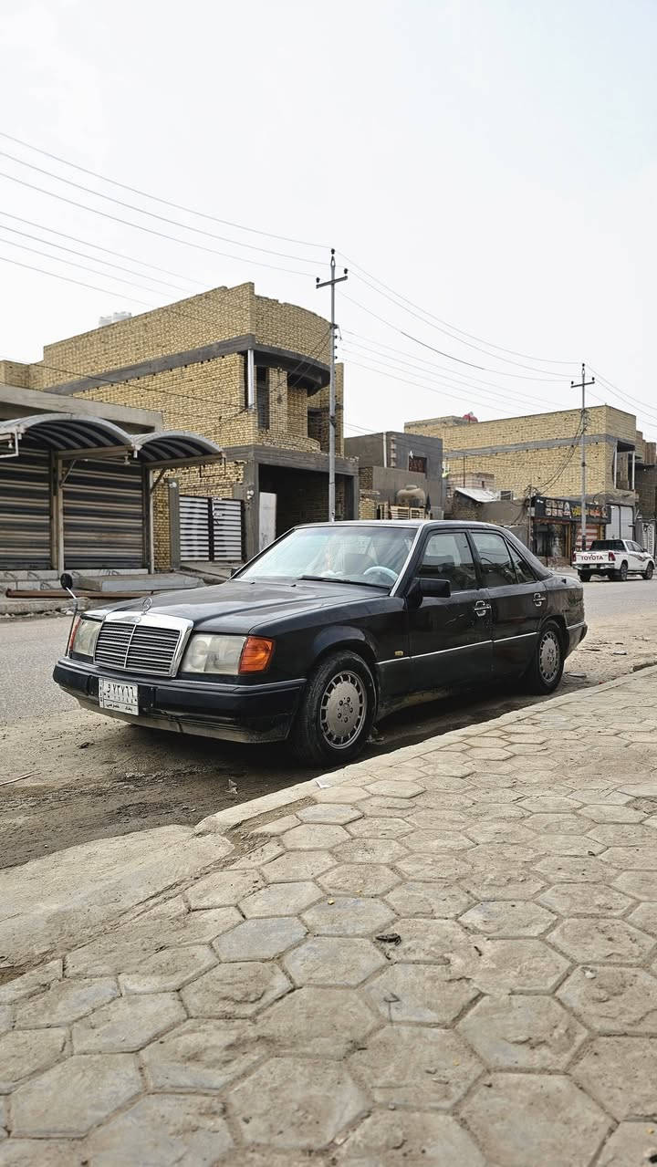 السلام عليكم سياره مارسدس دب مديل 1991
سياره نضيفه  سياره جاهزه من كلشي حداديه 100/100
محركه،300000ففتي
القواعد سليمات بس وحده مقويه بس ما بيه شي بس مقوايه   غرفته جديدده ما بيه نقص السياره 
مكاني الناصريه حي العسكري بس الشراي ينتصل  ***********
السعر 55وبيه مجال
