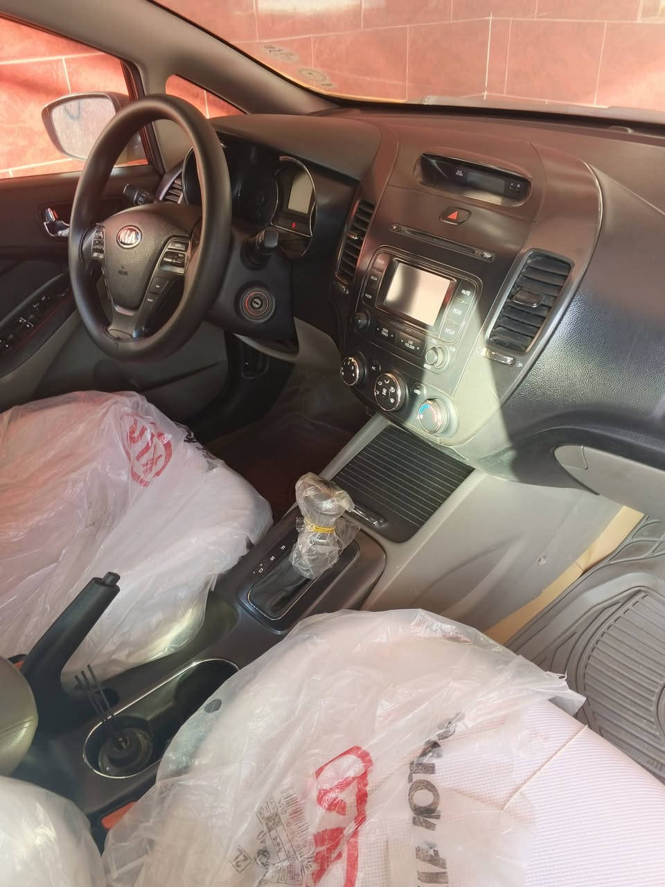 السلام عليكم كيه فورتي 16بيه بيبان خلف سائق العنوان بغداد بوبشام سعر 120وبيه مجال ماشيه 75 ***********محرك 1800
