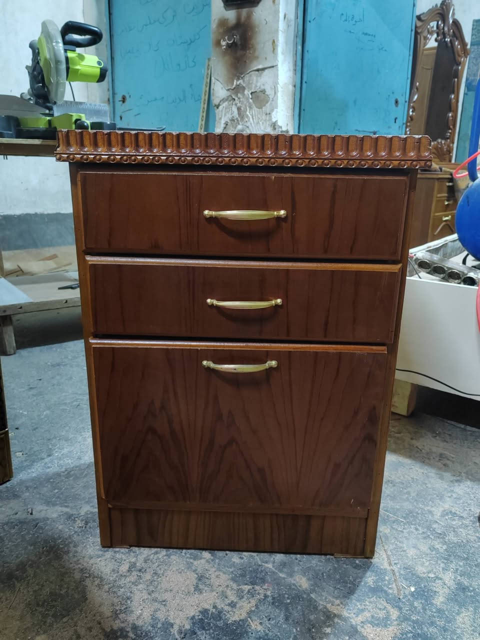 كومدينة مستعملة للبيع نظيفة حيل سعرها 30 وبيها مجال للاتصال ***********
