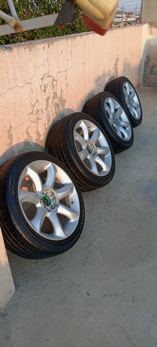 فروشتنە زوڕخاوینە تاسە بویاخ کڕاوەتەوە 17دیە
تایە کانی 100‌‌‌/90/80خاوینە
***********هه ولیر

