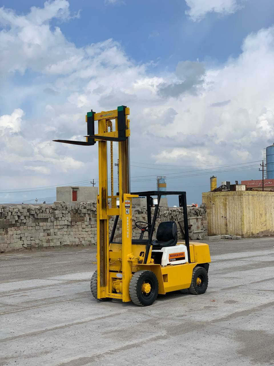 للبيع رافعه شوكيه كوماتسو موديل
1990 ثلاث طن حركتين جب حاويه كير_محرك_اكسن 
بشرط رافعه بلاديه للإستفسار اتصال ***********
