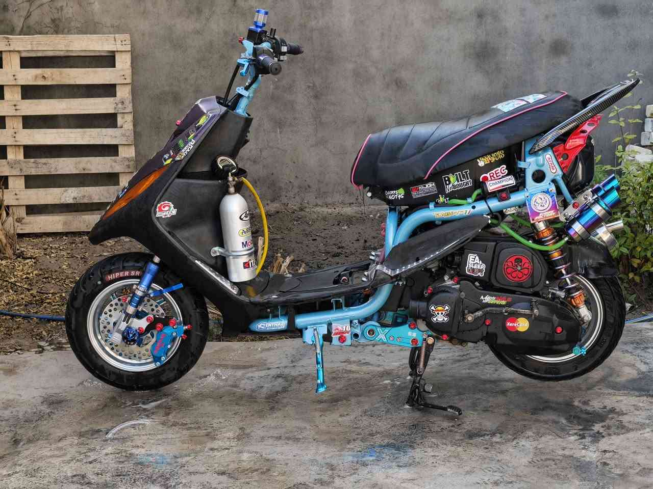 السلام عليكم
ماكس عدلة بوشة 55
دراجة صافيه وفول تزويد 
كلشي بيها بالباكيت ورياضي 
دراجة مال جناي متعوب عليها 
السعر 800 وبيها مجال 
*********** مكاني نجف
