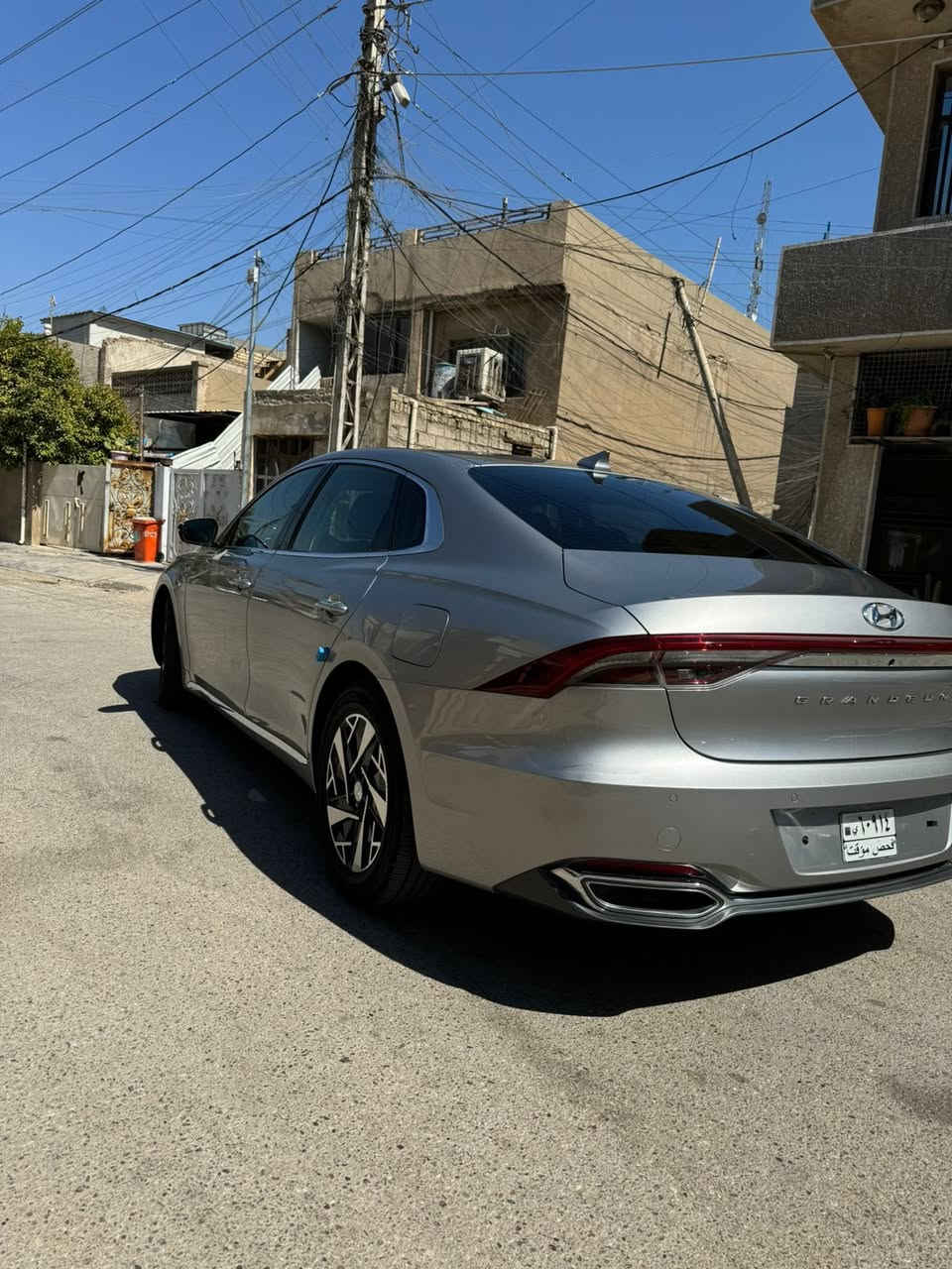 السلام عليكم هونداي ازيرا هايبرد كراند وارد كوردي رقم بغداد بأسمي مواصفات الكراند المعروفة - تحكم ستيرن كامل - شاشة كبيرة كار بلي - كامرة دوارة - تحديد مسار وسياقة ذاتية -كشنات  جلد تدفئة - محرك 2400 هايبرد - كير بيانو 6 نمر - ماشية 47.000 الف - وباقي المواصفات - عليها تخم تاير جديد - حدادية نضيفة - مكينة وكير مكفول قطعتين فقط 1- كلير بنيد 2- الصندوق وموضح بل صور مكان السيارة البصرة  للتواصل *********** والسعر 20.500
