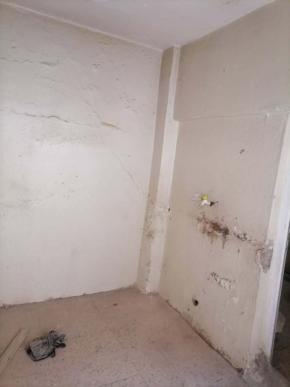 السلام عليكم 
بيت للبيع منطقة العگيدات  خلف دائرة البطاقة التموينيه
المساحة/114م شرقي كاشي استقبال وغرفة طابق ارضي وغرفتين طابق ثاني 
السعر/65 قابل للتفاوض.
لتفاصيل اكثر مراسلة الصفحة او الاتصال بالرقم
***********
