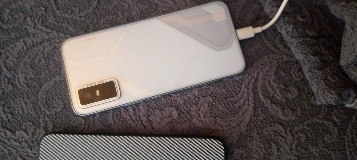 يا الله جيتي 30 برو جهاز نضيف مكفول ذاكره 256 غراضه كامله بغداد بسمايه قفله 325 بدون عمله قفل رقمي ***********
