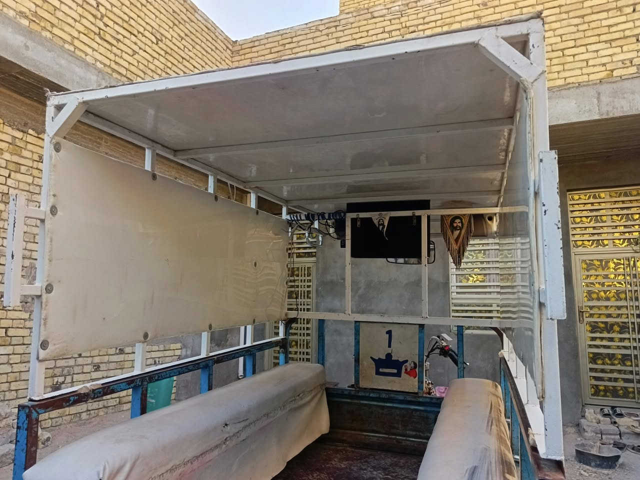 سلام عليكم محجر MTR للبيع نضيف شوفت عينك أبيعك فارغ فقط مرايه السعر 140 ألف والشراي بي خير ويدلل ***********
