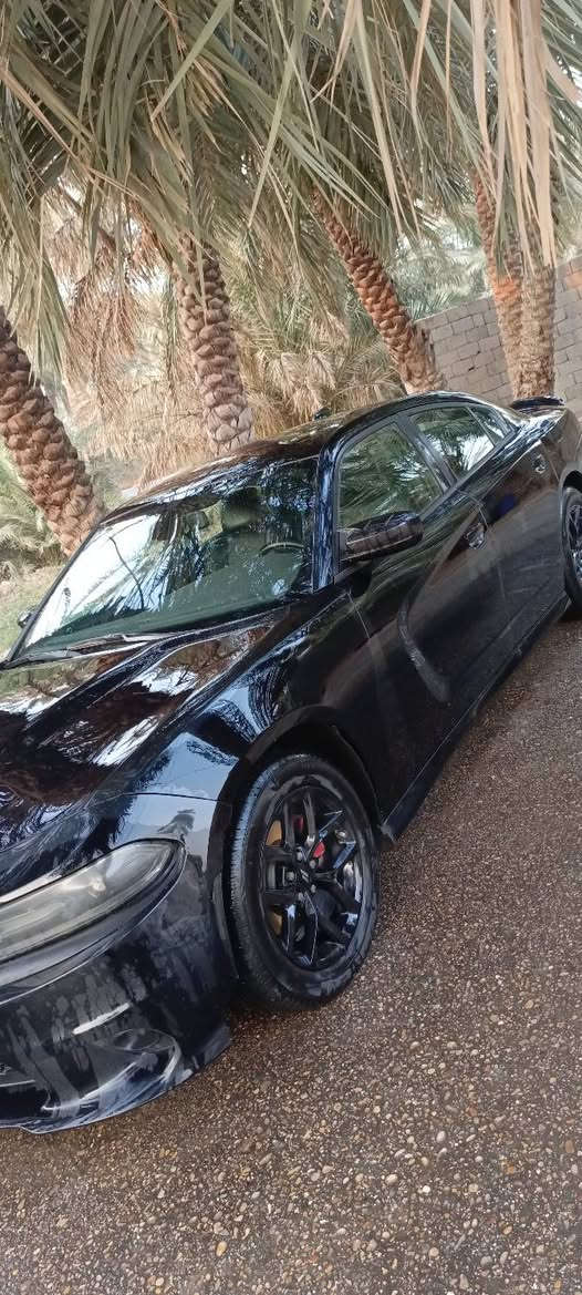 سلام عليكم جارجر للبيع موديل 18لون اسود وارد امريكا حادث سرقة مكينة وقبق جنطة مواصفات شاشة كامره خلفيه حساس خلفي تحكم ستيرن بصمه وتشغيل عن بعد ويل وتخم تاير جديد مكينة 3600 سيارة كفالة خير من الله تحط كير وتطلع لشارع رقم تليفون ***********. خابر  وتدلل سعر 100 و 85.بيها مجال قليل لطيبين
