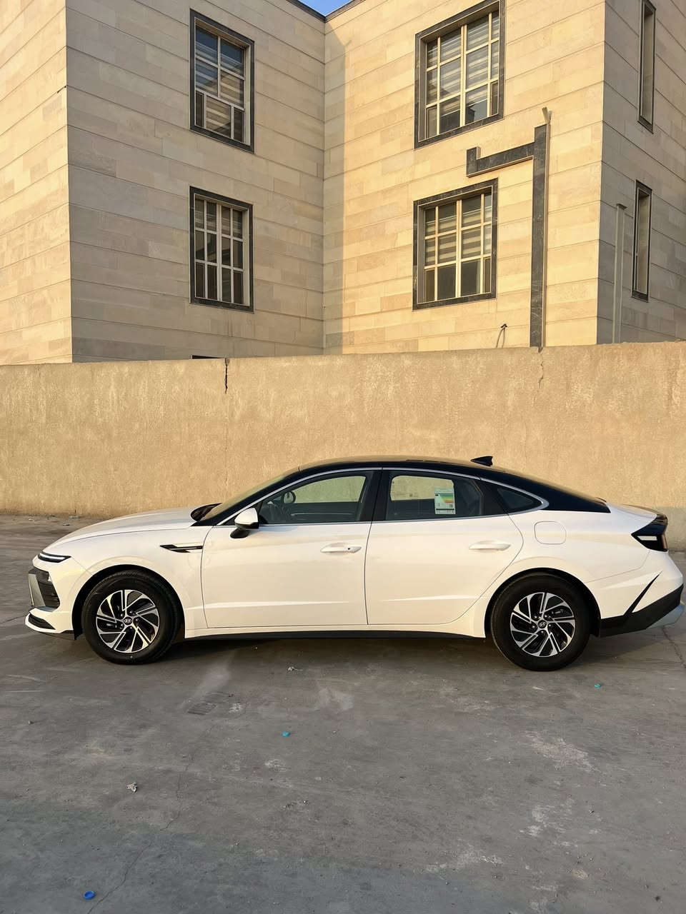 السلام عليكم 

هونداي سوناتا مديل 2024 

خليجي هايبرد كهرباء بانزين 

مكينه ألفين 

بصمه وتشغيل عن بعد وشاشه دجتل 
 وحساس امامي خلفي  ورادارات جانبيه 

تكسي دبي ربع البنيد صبغ فقط  بدون فتح بدون تبديل الباقي كفاله 

مكينه كيره بطاريات كله كفاله 

رقم بصره بأسمي تحويل ثاني يوم 

السعر 185$

 مكاني البصره / ***********
