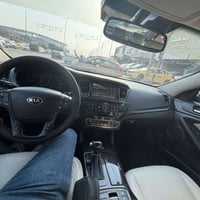 كيا كادنزا 2014 بيها 3 قطع صبغ ماشيه 98الف ميل اعلى فئه فول مواصفات لل...