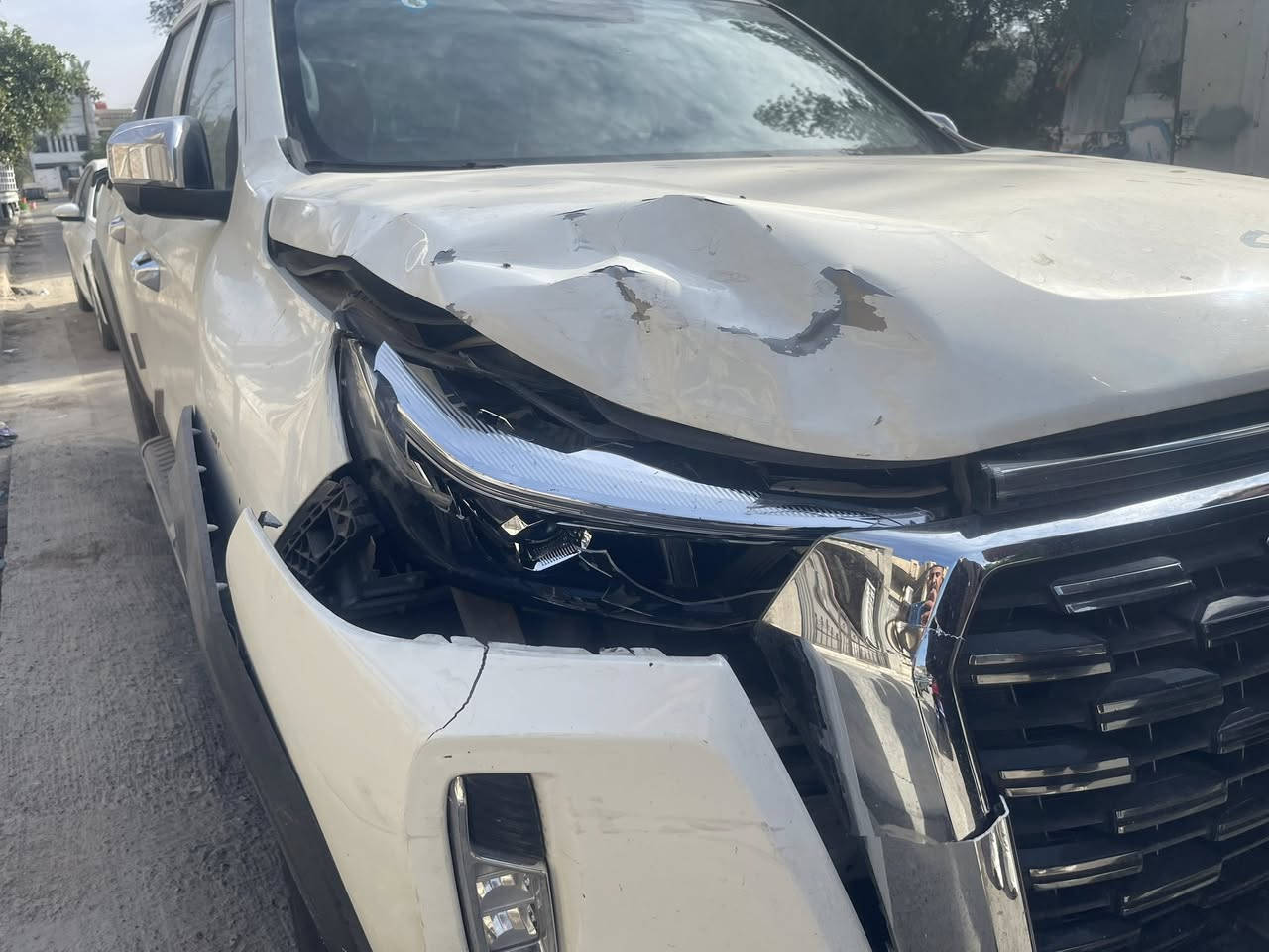 شانجان هنتر ٢٠٢٥ ماشيه ٢٤
ضمان شركه 
سياره بيهه حادث بجم بدون ايرباكات 
مبدل بنيد ودعامه وصبغ ربع جاملغ 
صوره الحادث موضحه ويه صور 
كير طياره 
محرك ٢٠٠٠ تيربو 
سايدبريك بصمه 
جلد 
تحكمات ستيرن 
شاشه متصله
داخل بيجي 
رقم بغداد 
السعر ٢٠٠$ 

***********
