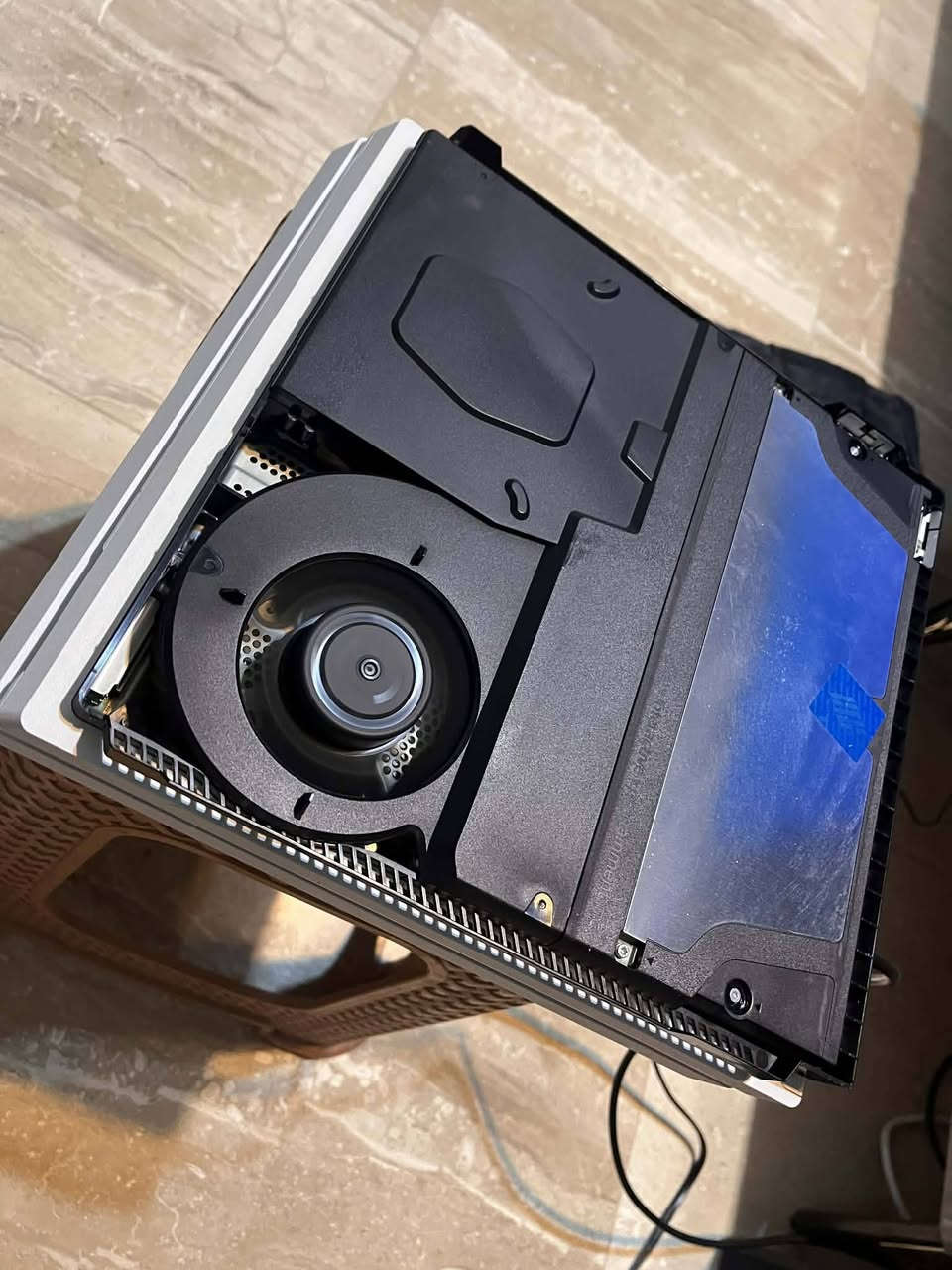 سلام عليكم بلي 4برو ذاكره واحد تيرة ويدتين اصلية لوك استيكر اولانين الواتساب ***********
