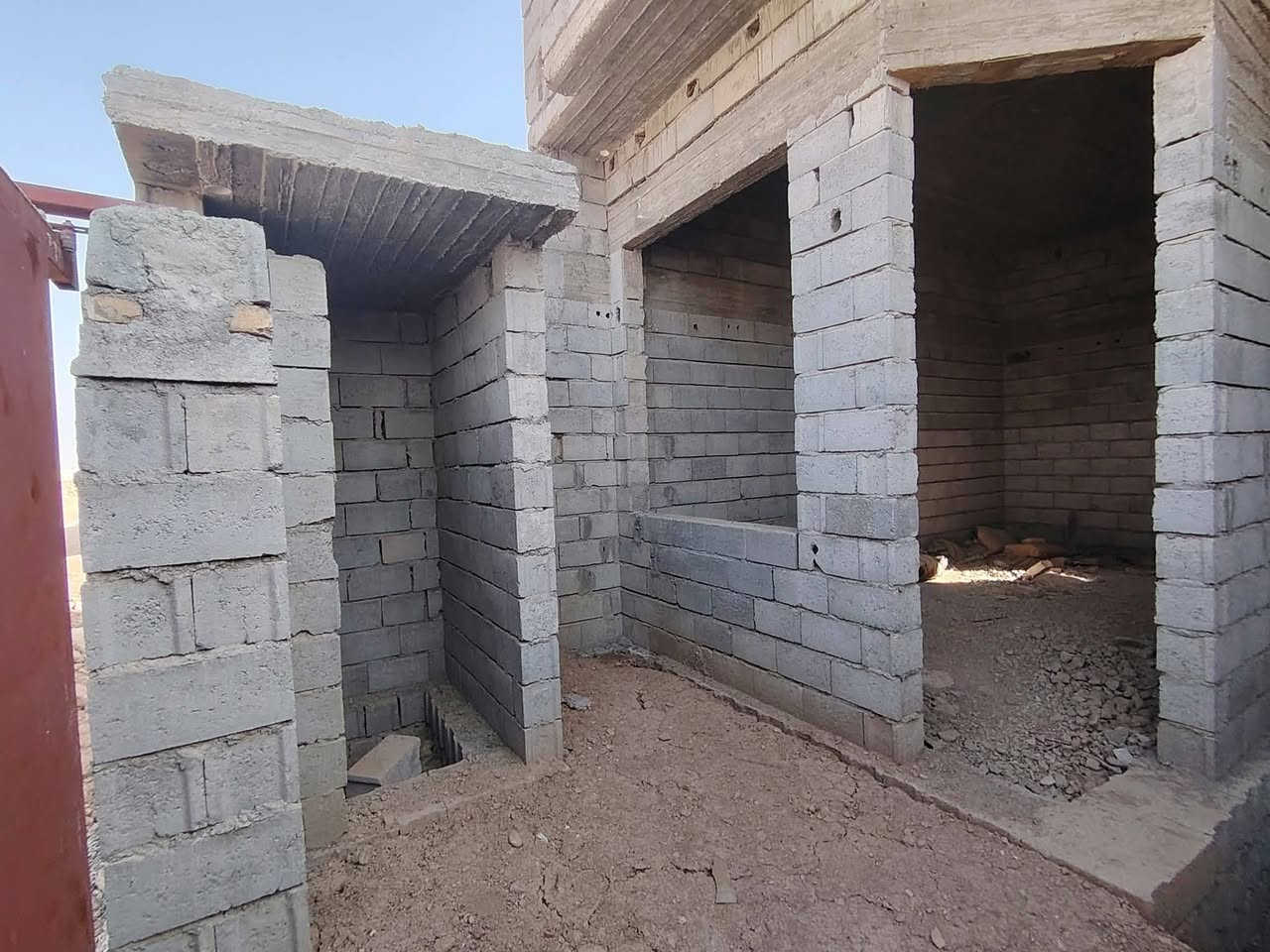 #ماشاء_الله_تبارك_الرحمن
بسم الله الرحمن الرحيم
السلام عليكم ورحمة الله وبركاته
يعلن مكتب علي الصميدعي للاستثمار العقاري
عن توفر هيكل للبيع #طابو_صرف المساحة ١٢٥ متر الموقع حي الاعتراضات مجاور مجمع اورانوس بناء حديث طابق واحد يحتوي على اسقبال ٦* ٤ ومطبخ ٤* ٤ ومجمع ٥ *٤
مع غرفة النوم واحدة ٥ ونص*٤ مع منور وصحيات داخليه وخارجية بناء هندسي رباط ارضي موضح بالصور ورباط وسطي ٠٠٠ للاستفسار عن السعر وباقي التفاصيل الاتصال على الارقام التالية او مراسلة الصفحة :
📞 *********** متوفر واتس اب
📞 *********** متوفر واتس اب
او زيارة مكتب علي الصميدعي للعقار الكائن في ديالى ٠ جلولاء ٠ حي الشهداء ٠ مقابل اتحاد شباب جلولاء ٠ ودائرة التقاعد ٠
