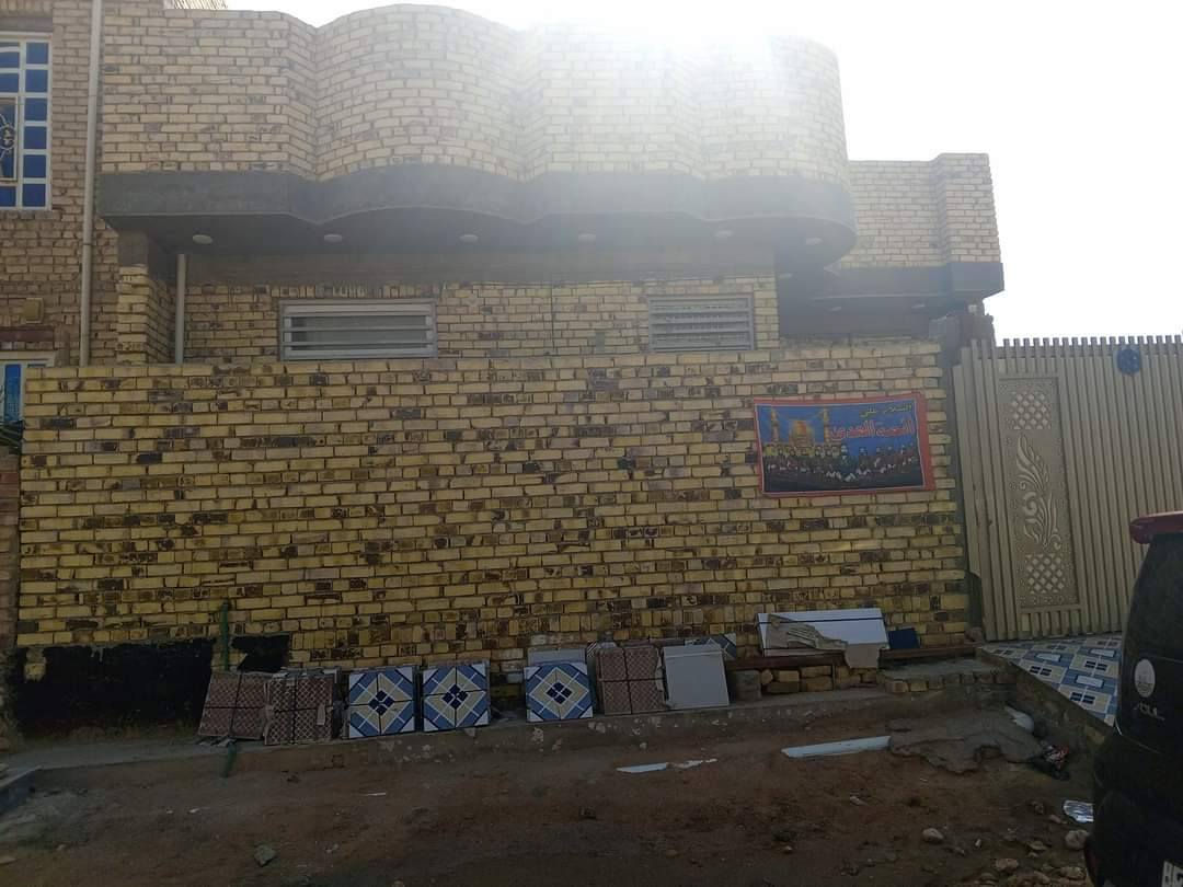 بسبب الوعود الكاذبه وعدم المصداقية....قمت بأعادة المنشور 
يوجد بيت للبيع مساحة 200 متر طابق واحد مسلح كونكريت سقف وأساس شغل درجه اولى يتكون من غرفتين وصاله ومطبخ حار وبارد وأستقبال وصحيات داخليه وخارجيه بيبان حديد تسكام درجه أولى شبابيك المنيوم b..b.c  السعر الكلي 135 مليون مطلوب أسكان 44 التسديد الشهري 221 ألف دينار الإتصال على الرقم ***********

ملاحظه //أخوان الشراي  إله خيارين
الخيار الأول //الأسكان يريده يبقى وراه  لازم يبدل الكفيل والمقترض ويداور بأسمه ماكو مشكله أخوان لحد يكلي يبقى الكفيل نفسه اليشتري لازم يجيب كفيل 

والخيار الثاني //إذا تريد البيت (حر) مامطلوب هم ميخالف ينطيني سعر البيت كامل وأجيبله سند بيت طابو صرف مامحجوز وأهلاً وسهلآ بالشراي بيت ومرتب ونظيف والصور دليل على ذلك 

العنوان عفك /حي أور الثاني خلف بيت أنور أبو المطعم ابو شهد مجاور سيد سلمان أبو حيه
