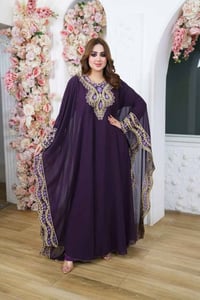 دراعة اماراتية   الشغل تطريز حاسبة  مڪون من 2️⃣ قطع ⤶فستان داخلي فيزون...