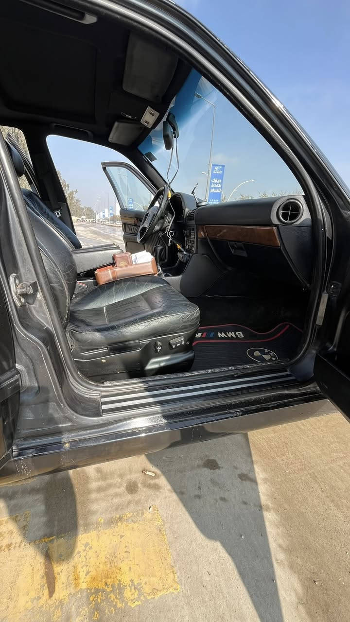 السلام عليكم
BMW موديل 1992
530كبس دبل فانوس
فول توماتيك فقط كيرعادي ZF
   دبل ايربك دبل جكمجه
فتحه بل سقف
كشنات تدفئه شغال  
كشنات كهرب  شغال
داخل جلداصلي مال شركه
بچم عريض
طخم امامي خلفي جديد
ويل كب توسايز اصلي
هزه ورقم جديد
شرط التحويل
استيرن كهرب شوته رياضي
العنوان موصل حى السكر
***********
***********
السعر68 بيها مجال
